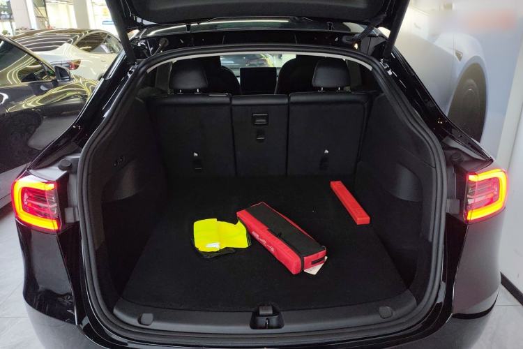 Used Tesla Model Y 2023 Rear-Wheel-Drive Version
