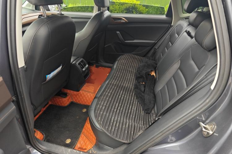 Used Volkswagen Tharu 2020 280TSI Two-Wheel Drive Luxury Edition China VI Standard Left Rear Seat