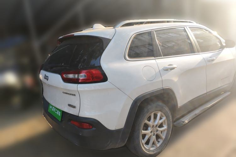 Used Jeep Cherokee 2016 2.0L Superior Edition