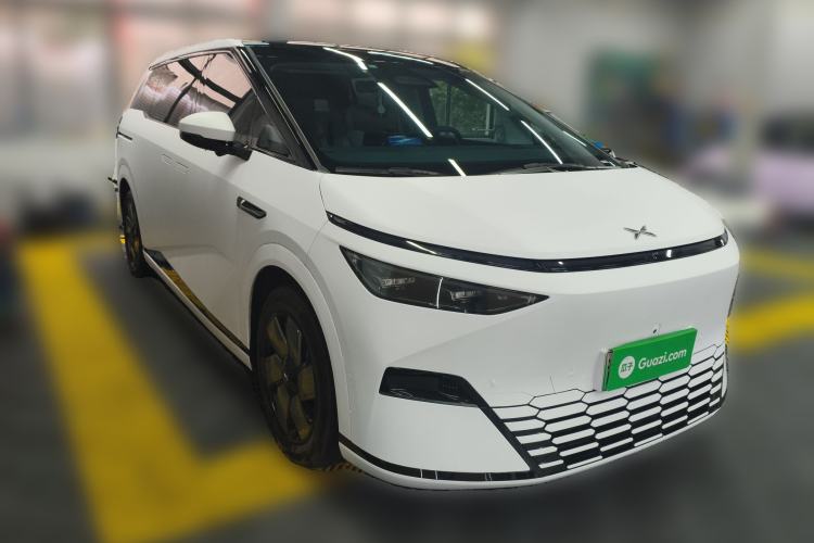 Used XPeng X9 2024 702 Ultra-Long Range Max Front Right 45 Deg