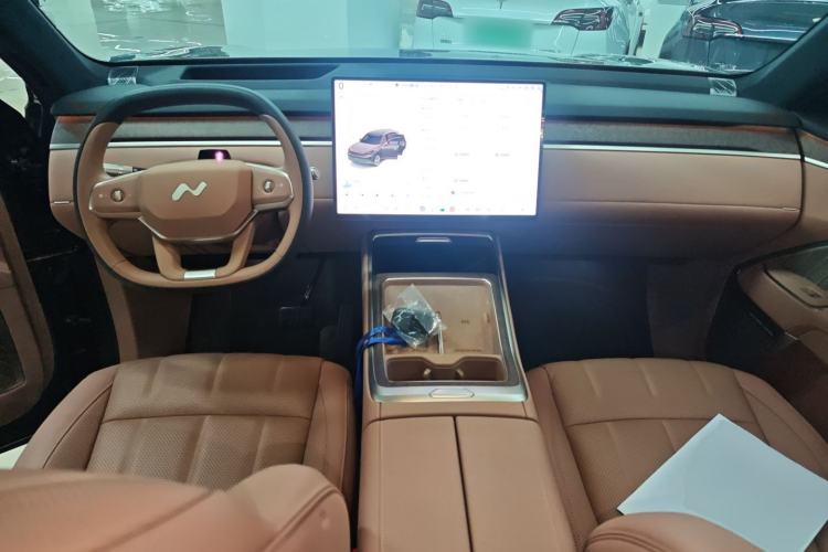 Used ONVO Luxeed L90 2025 Model—Max Six-Seater Version Center Console