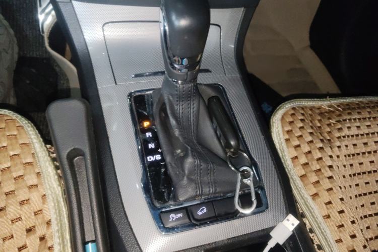 Used Roewe RX5 2016 20T Two-Wheel Drive Automatic Internet Smart Edition
