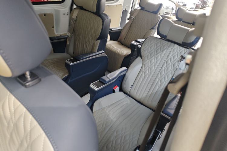 Used SAIC MAXUS Xintu V80 2024 Aotong Value Edition 6AMT Short Wheelbase Ultra-Low Roof 127 Ps 5/6 Seats Left Rear Seat