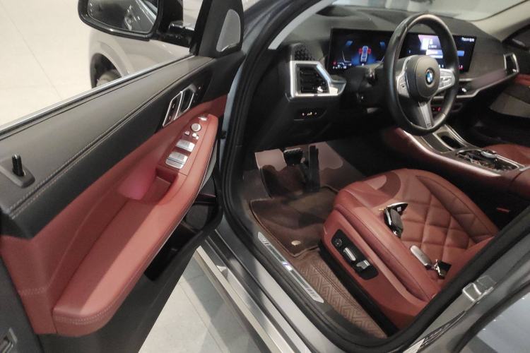 Used BMW X5 2023 xDrive 30Li Luxury M Sport Package
