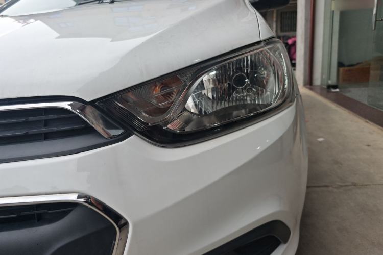 Used Chevrolet Aveo Sonic 2014 Sedan 1.4SL AT Fashion Edition Left Front Headlight