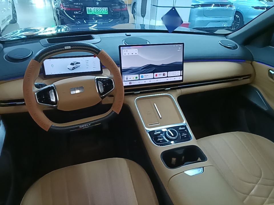 Geely Galaxy Xingjian 7 EM-i 2025 120km Navigator Edition — снимка 12