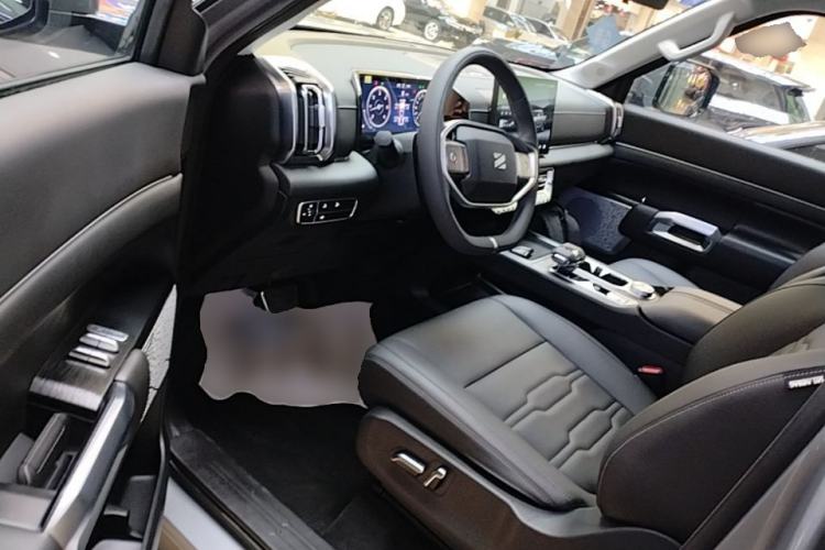 Used Dongfeng Zhengzhou Nissan Z9 2025 GT 2.3T Automatic Diesel 4x4 First Edition – Enjoyment Version
