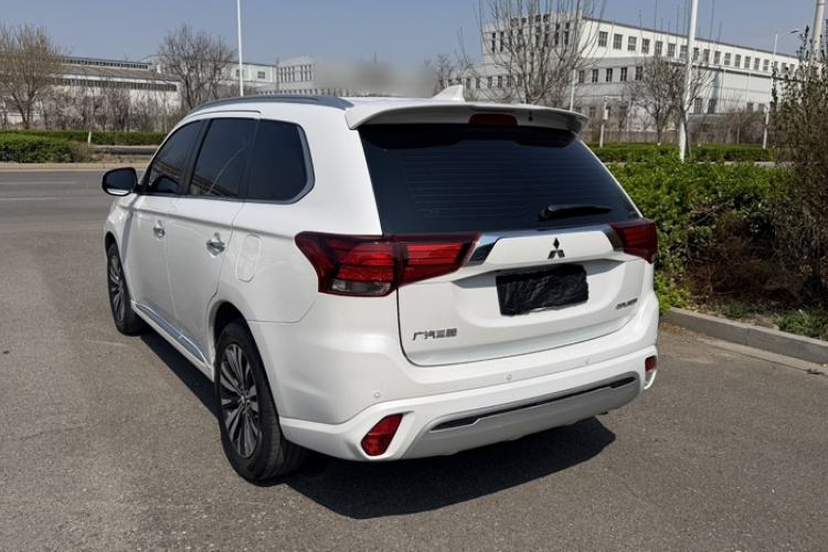 Used Mitsubishi Outlander 2021 2.4L 4x4 Zhi Xiang Edition 7 Seats
