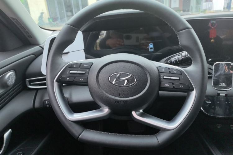 Used Hyundai Elantra 2022 1.5L CVT LUX Prestige Edition
