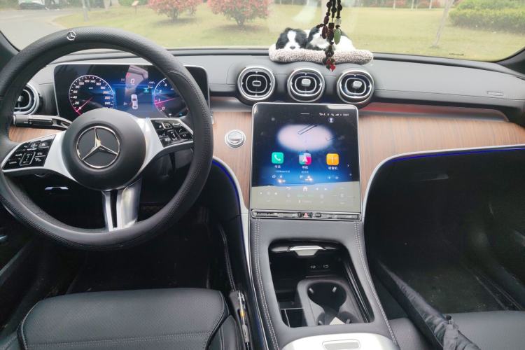 Used Mercedes-Benz C-Class 2025 C 260 L Center Console