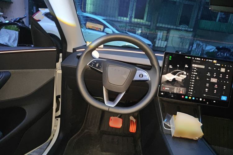 Used Tesla Model Y 2025 Rear-Wheel-Drive Version