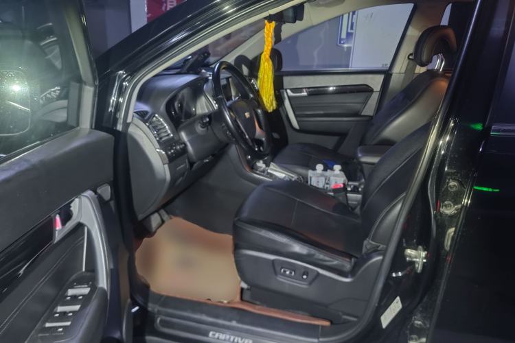 Used Chevrolet Captiva 2015 2.4L 4x4 Flagship Edition 7-Seater
