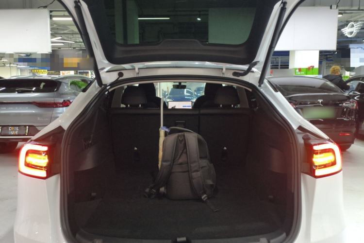 Used Tesla Model Y 2023 Long-Range All-Wheel-Drive Version
