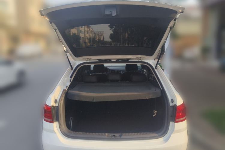 Used Volkswagen Gran Lavida 2015 1.6L Automatic Comfort Edition Trunk