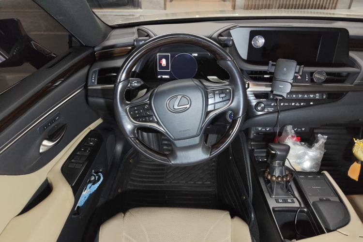 Used Lexus ES 2018 300h Premium Edition China V Standard
