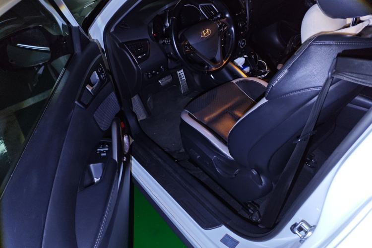 Used Hyundai Veloster 2012 1.6T Automatic Luxury Edition Driver Seat