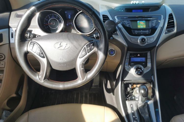 Used Hyundai Elantra (5th Generation / Langdong) 2012 1.6L Automatic Prestige Model Center Console