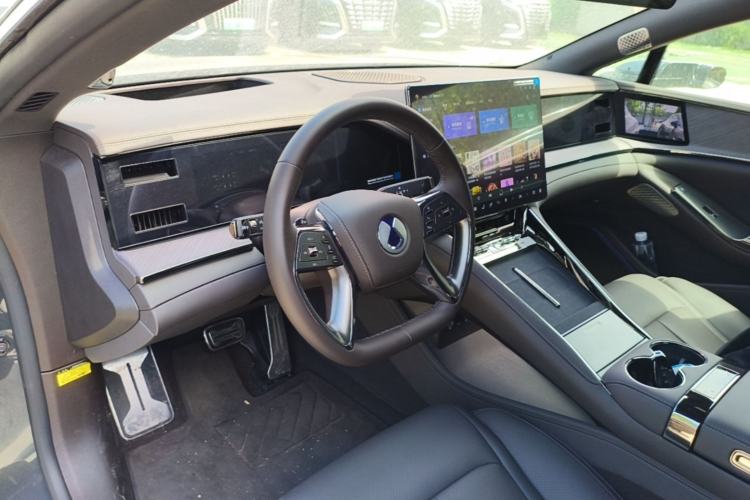 Used Denza Z9 2024 1100 km All-Wheel-Drive Ultra Version