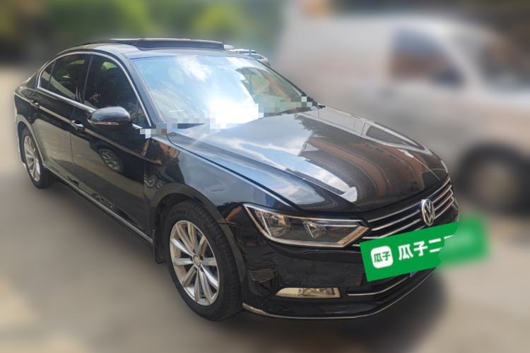 Used Volkswagen Magotan 2018 330TSI DSG Advanced Model Front Right 45 Deg