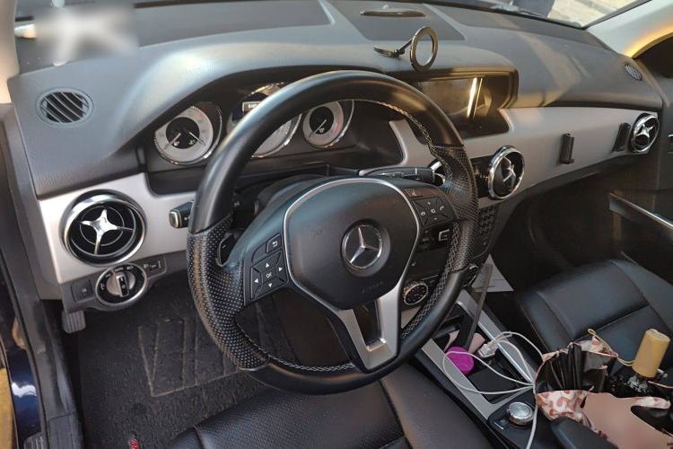 Used Mercedes-Benz GLK-Class 2013 GLK 300 4MATIC Dynamic Sunroof Model