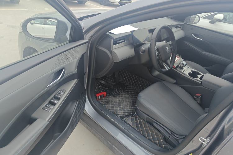 Used BYD Qin PLUS 2025 DM-i Smart Drive 55KM Leading Model Driver Seat