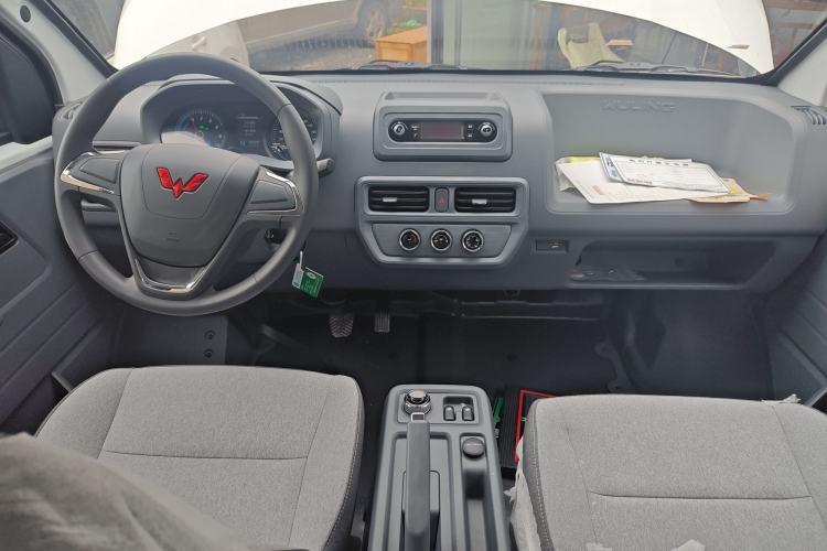 Used Wuling Yangguang 2025 Model 310KM Bus Edition—Customized by CATL