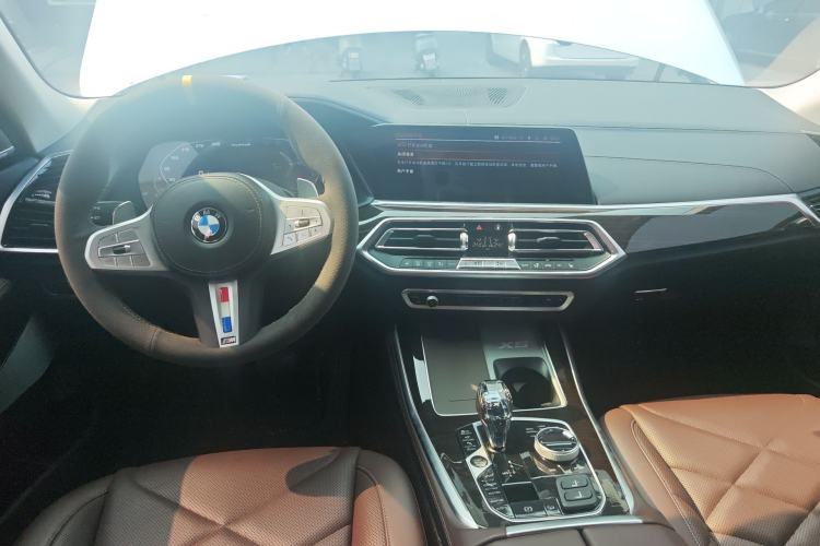 Used BMW X5 2022 xDrive 30Li Luxury M Sport Package
