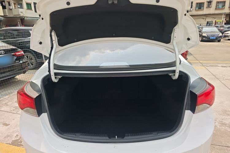 Used Hyundai Elantra (5th Generation / Langdong) 2016 1.6L Automatic Prestige Model