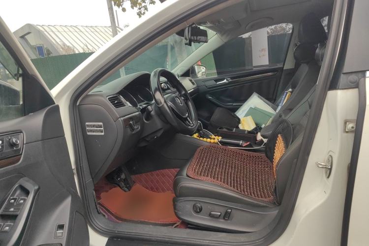 Used Volkswagen Sagitar 2015 230TSI Automatic Luxury Model Left Front Seat