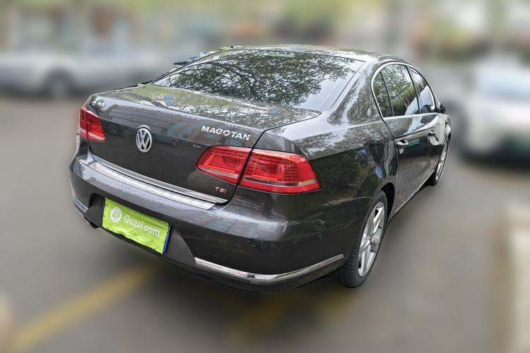 Used Volkswagen Magotan 2015 1.8TSI Prestige Model Rear Right 45 Deg