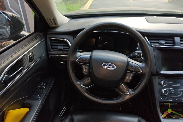 Used Ford Taurus 2015 EcoBoost 245 Fashion Edition Steering Wheel
