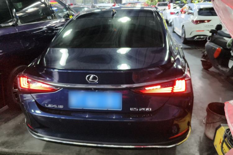 Used Lexus ES 2022 200 Excellence Edition

