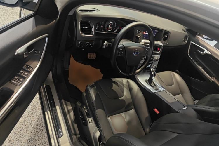 Used Volvo V60 2017 T4 Smart Edition China V Standard
