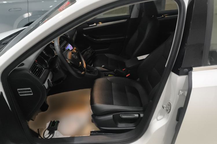 Used Volkswagen Sagitar 2017 230TSI Automatic Comfort Version Left Front Seat