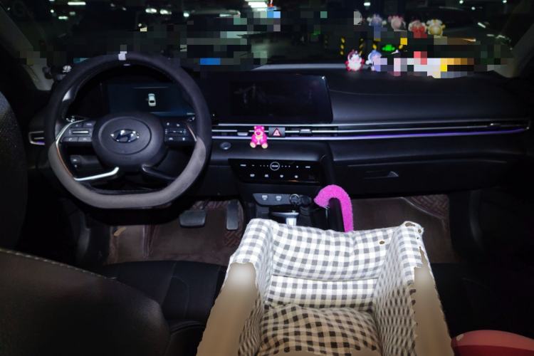 Used Hyundai Elantra 2021 1.5L CVT TOP Flagship Edition Center Console