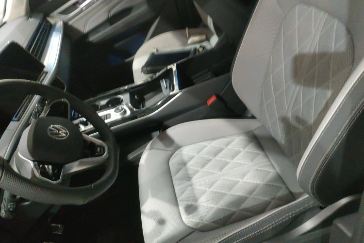 Used Volkswagen Tavendor 2023 380TSI Four-Wheel Drive R-Line Cruise Edition