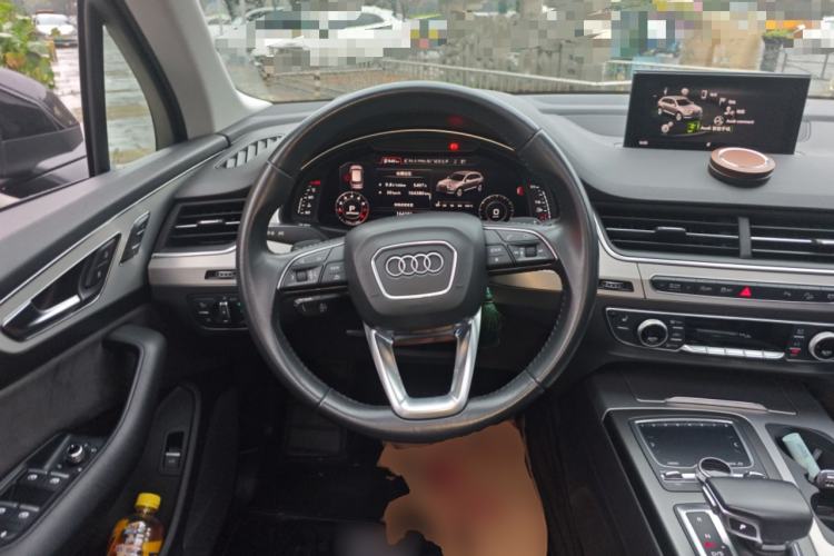 Used Audi Q7 2018 40 TFSI Comfort Model
