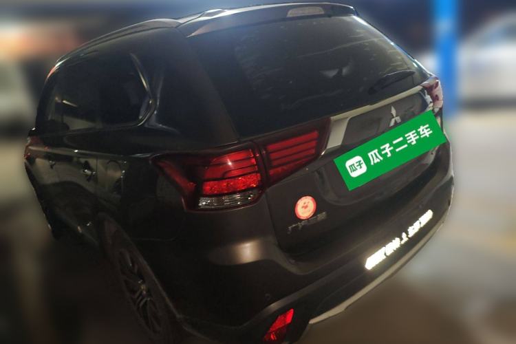 Used Mitsubishi Outlander 2016 2.4L 4x4 Luxury Edition 7-Seater