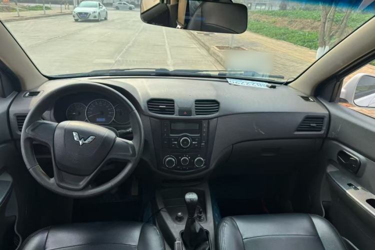 Used Wuling Hongguang 2014 1.5L S Standard Version
