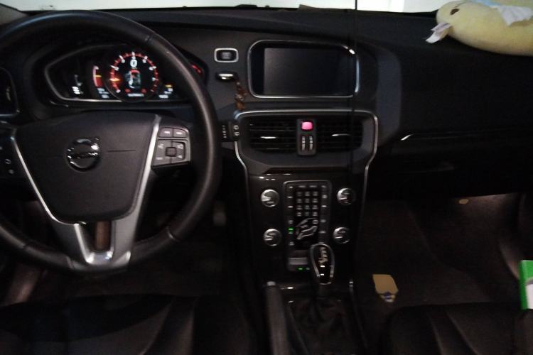 Used Volvo V40 2016 T3 Zhiyi Edition