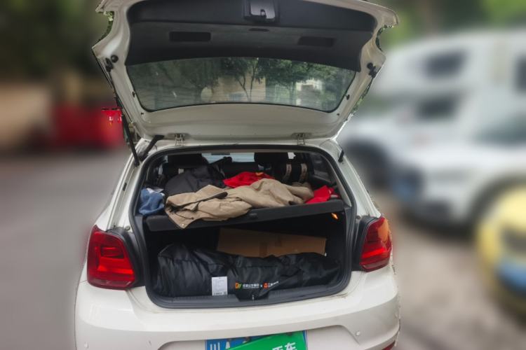 Used Volkswagen Polo 2016 1.4L Manual Fashion Model Trunk