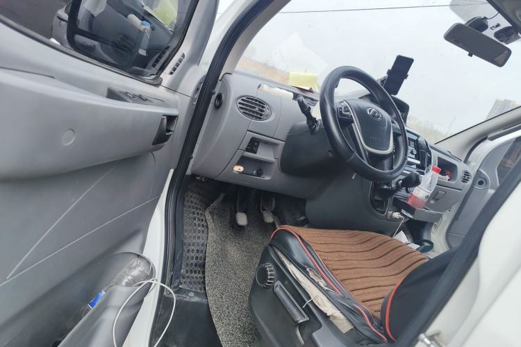 Used SAIC MAXUS Xintu V80 2019 2.5T Classic Model 6-Speed Manual Aotong Long Wheelbase Mid-Height 7-Seater
