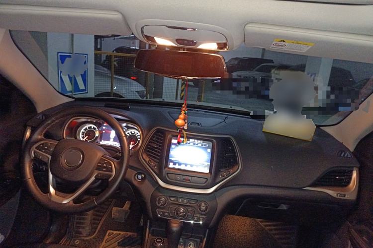 Used Jeep Cherokee 2016 2.4L Professional Smart Version Center Console