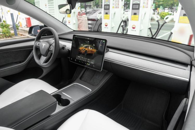 Used Tesla Model Y 2024 Long-Range All-Wheel-Drive Version