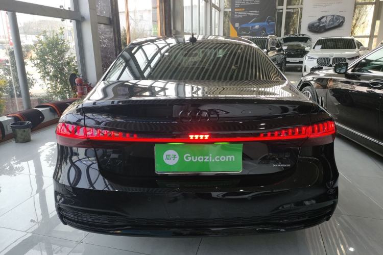 Used Audi A7L 2024 45TFSI quattro S-line Visionary Edition Flow Crystal Package
