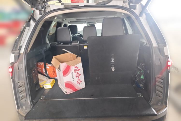 Used Land Rover Discovery 2021 360 PS R-Dynamic S Trunk