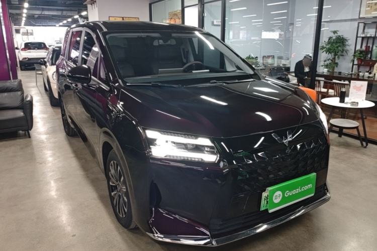 Used Wuling Starlight 730 2025 Model Plug-in Hybrid 125km Luxury Edition