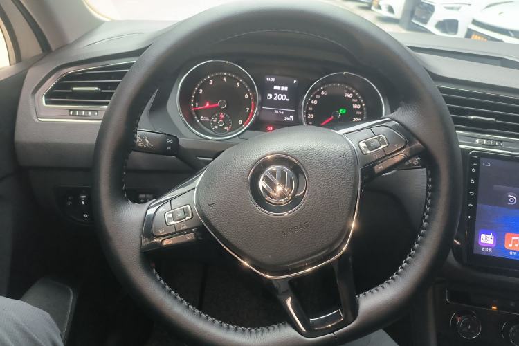 Used Volkswagen Tiguan L 2017 330TSI Automatic Two-Wheel Drive Luxury Edition Steering Wheel