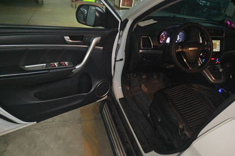 Used Haval M6 2019 1.5T Manual Two-Wheel Drive Urban Version China VI Standard Driver Seat