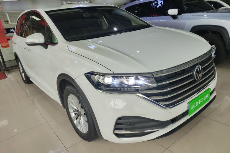 Used Volkswagen Viloran 2020 330TSI Business Edition Front Right 45 Deg